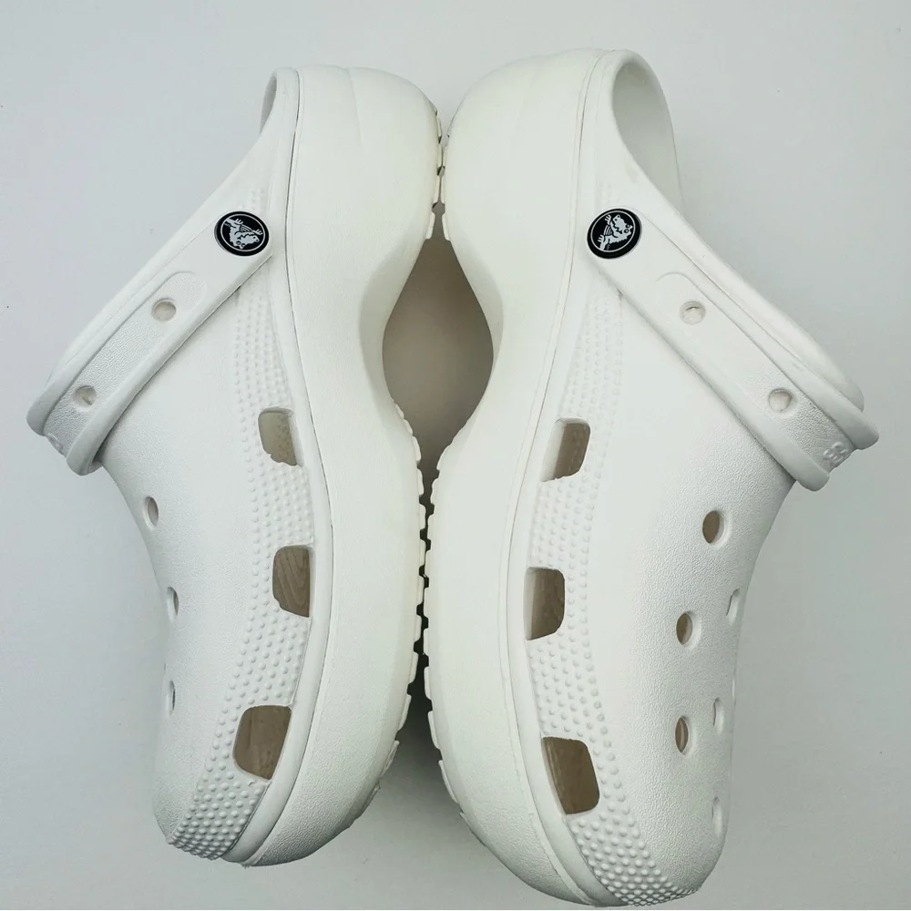 Crocs Women's Classic Platform Clog. Women’s size 10. Very clean.